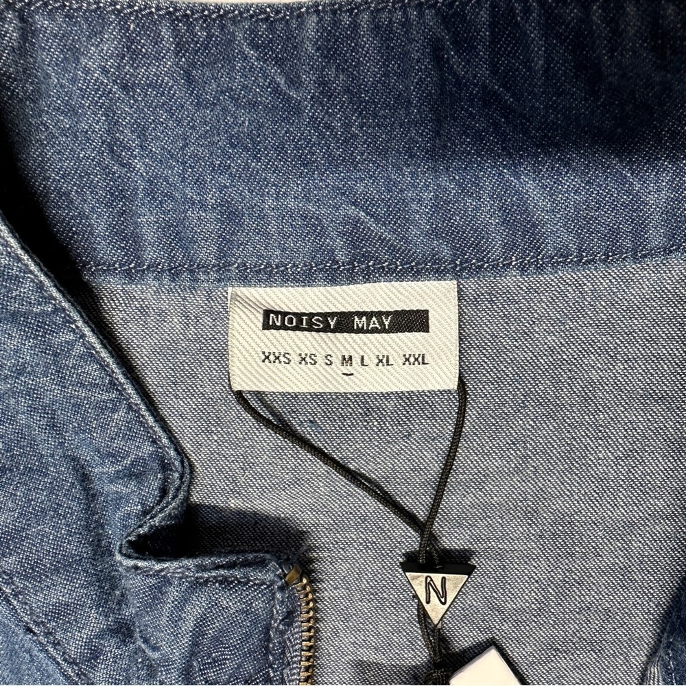 NEW Noisy May Blue Denim Ruffle Mini Shift Dress Zip Mock Collar Size Medium - Picture 8 of 15